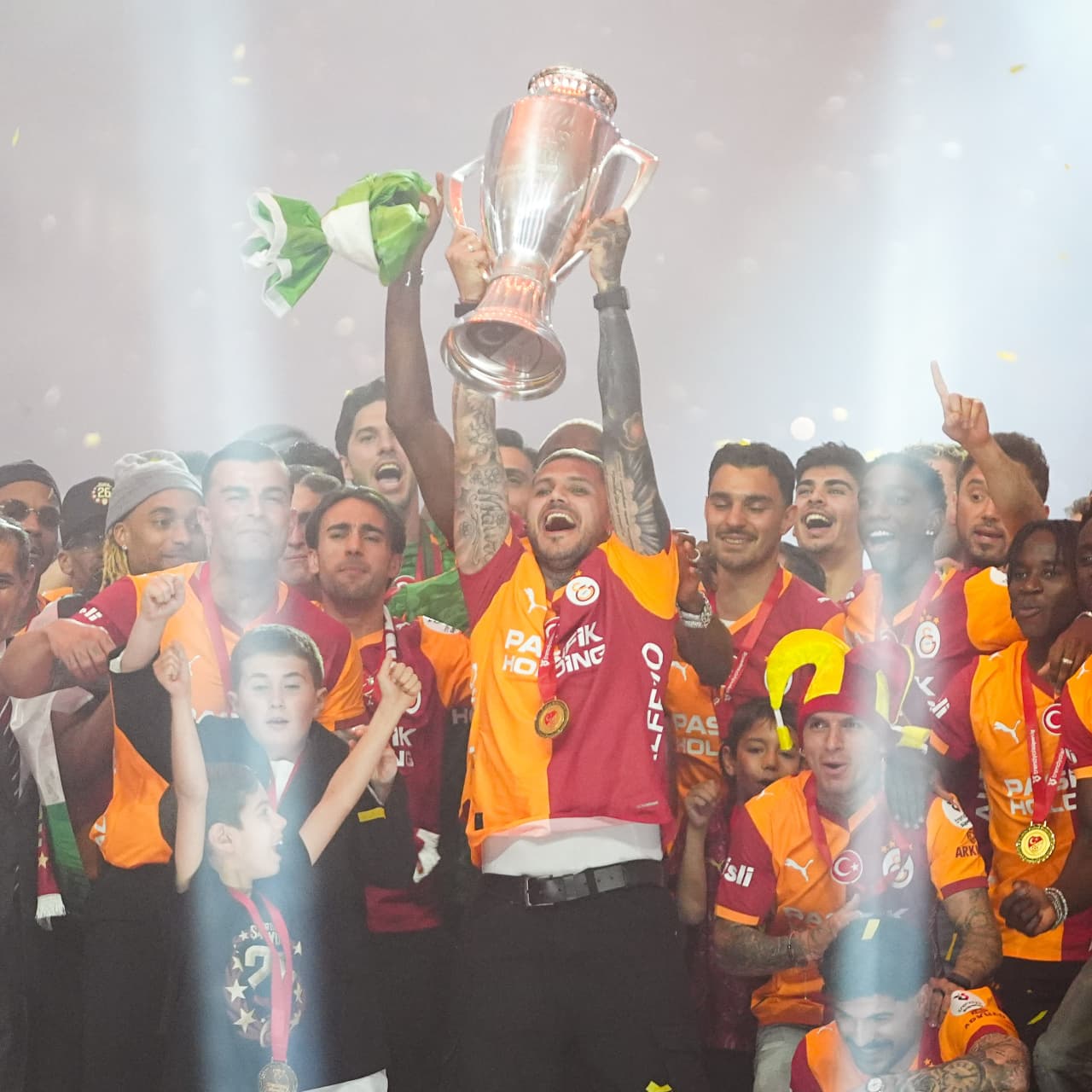 Galatasaray'dan dört dörtlük kutlama! 