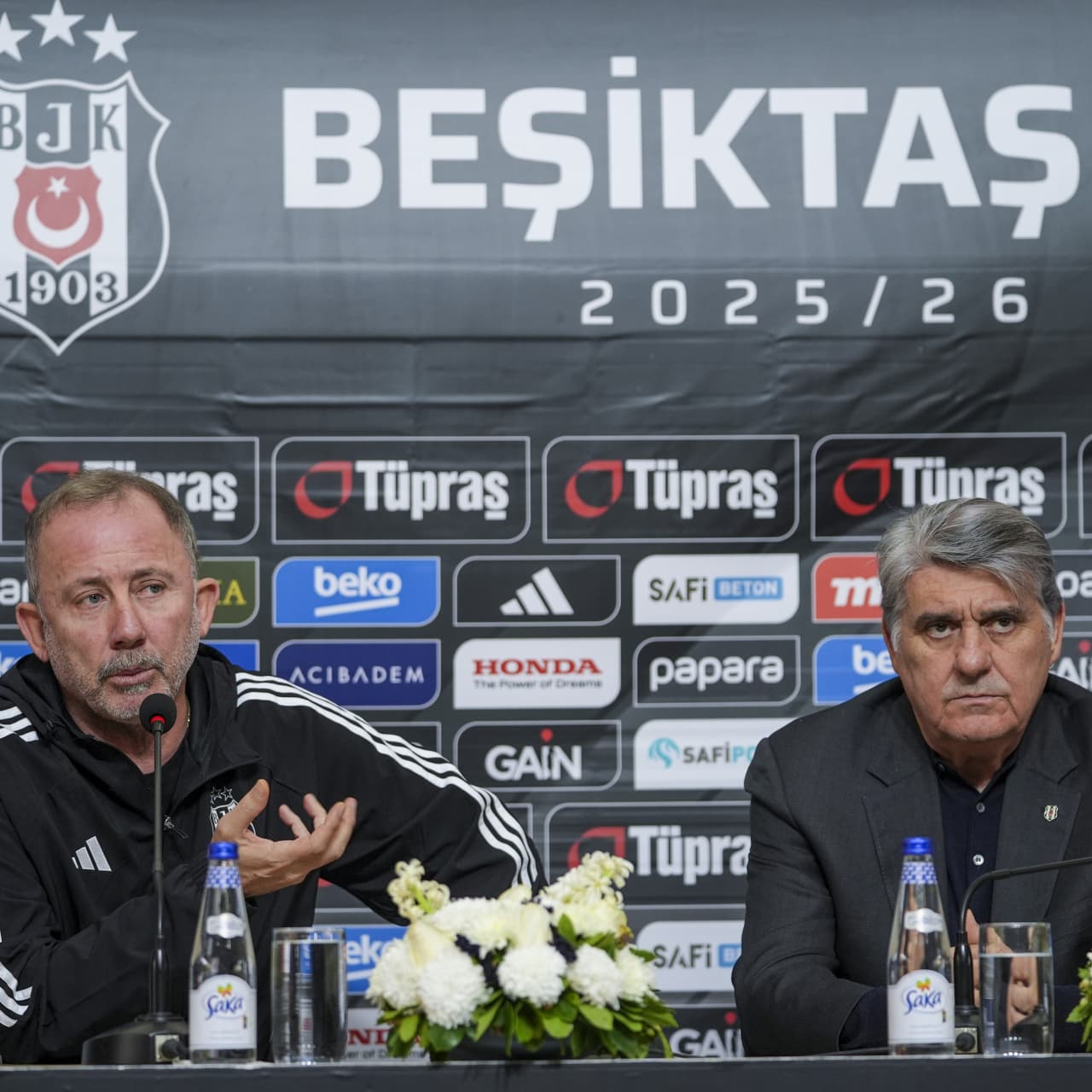 Beşiktaş'ta kritik toplantı başladı!