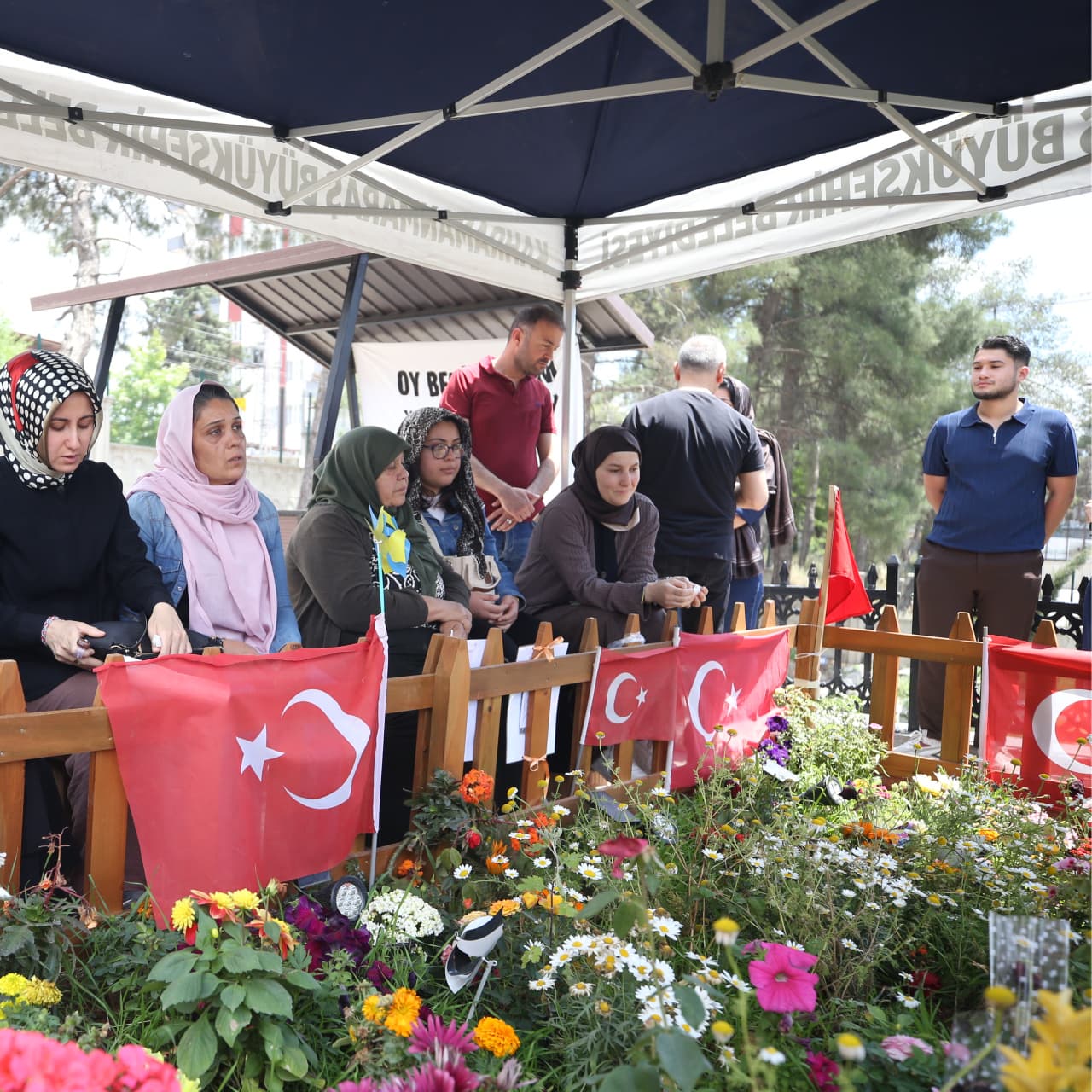 Mezarı başında anıldılar