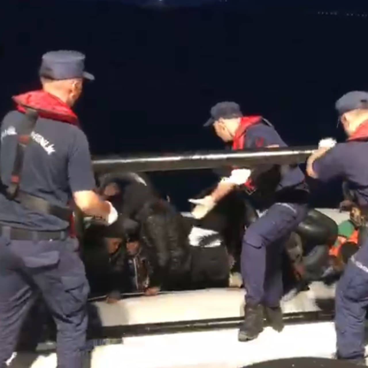 66 düzensiz göçmen yakalandı