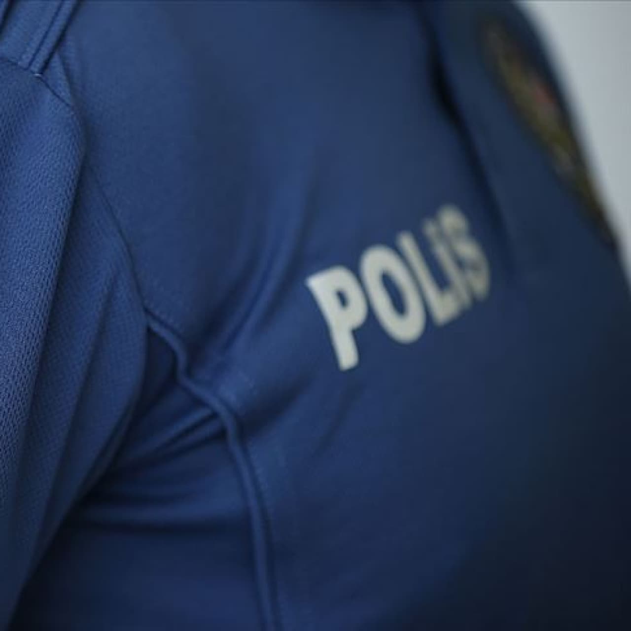 Müstehcen görüntüleri paylaşan anneye tutuklama