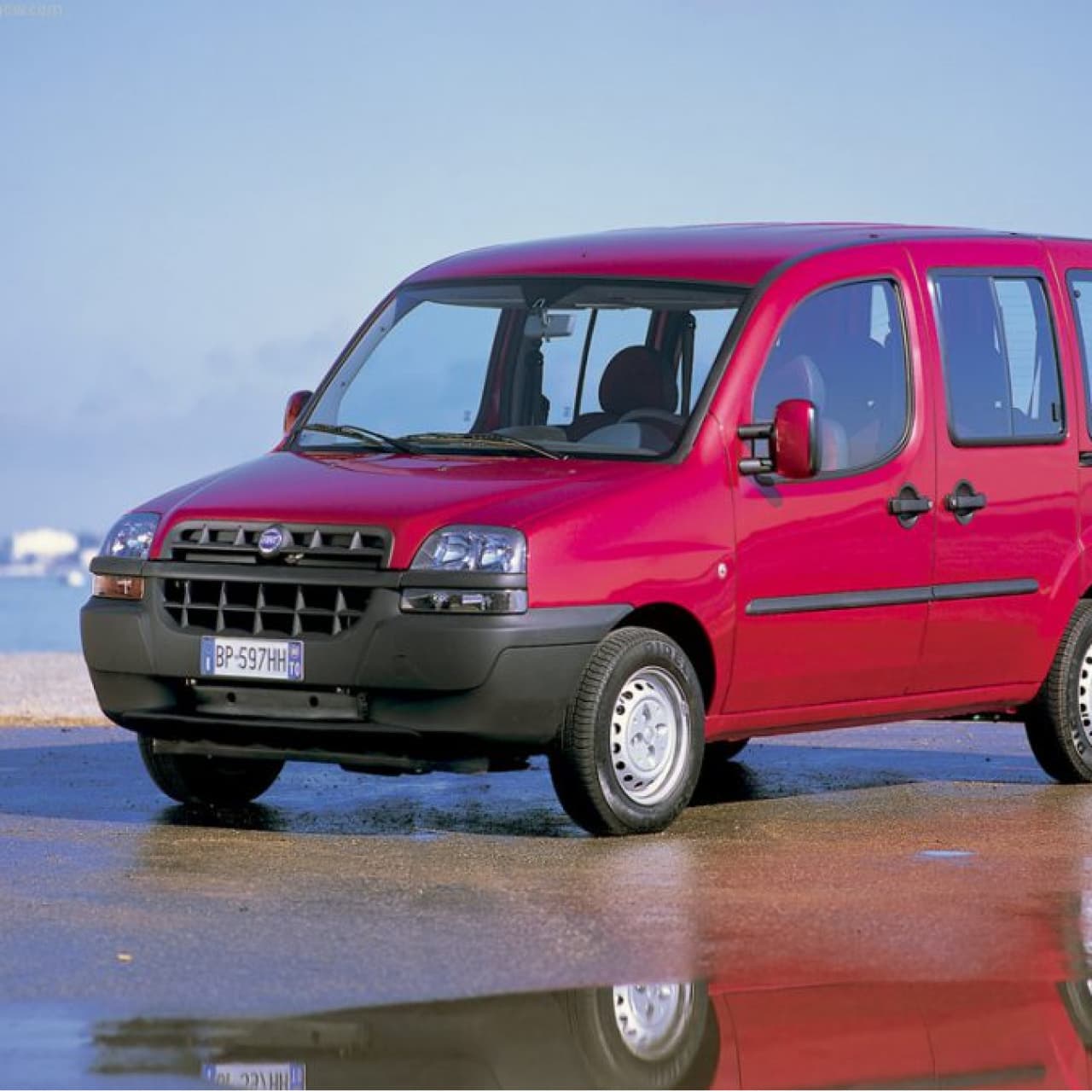 Doblo yuvasına dönüyor