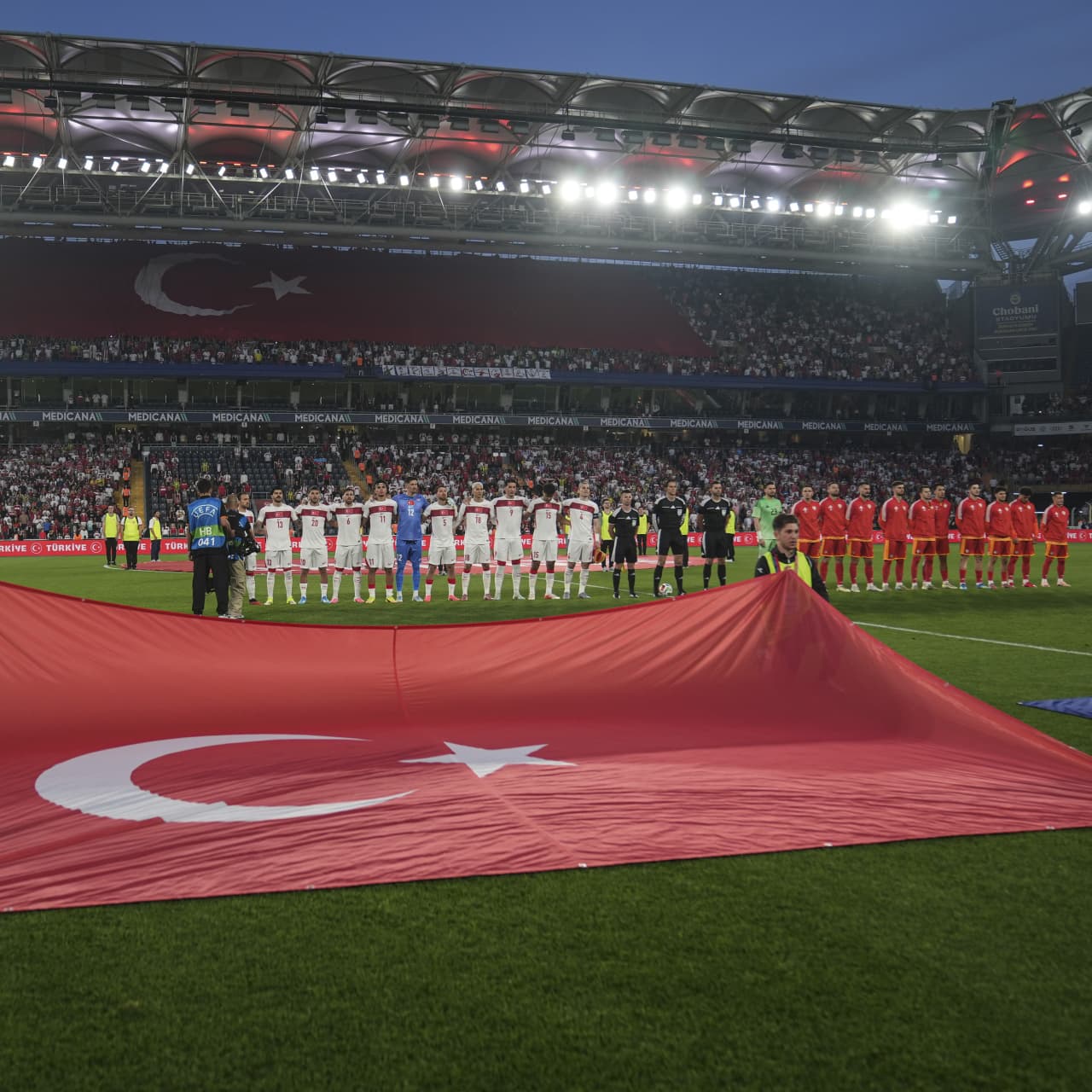 Milliler, 1697 gün sonra Kadıköy'de!