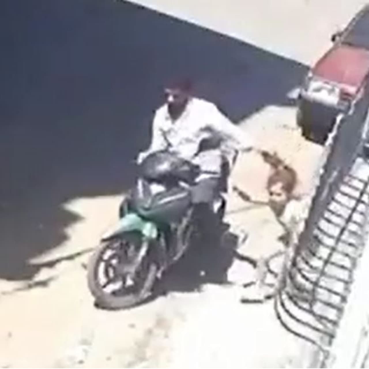 7 yaşındaki kızını saçından sürükledi! Baba gözaltında
