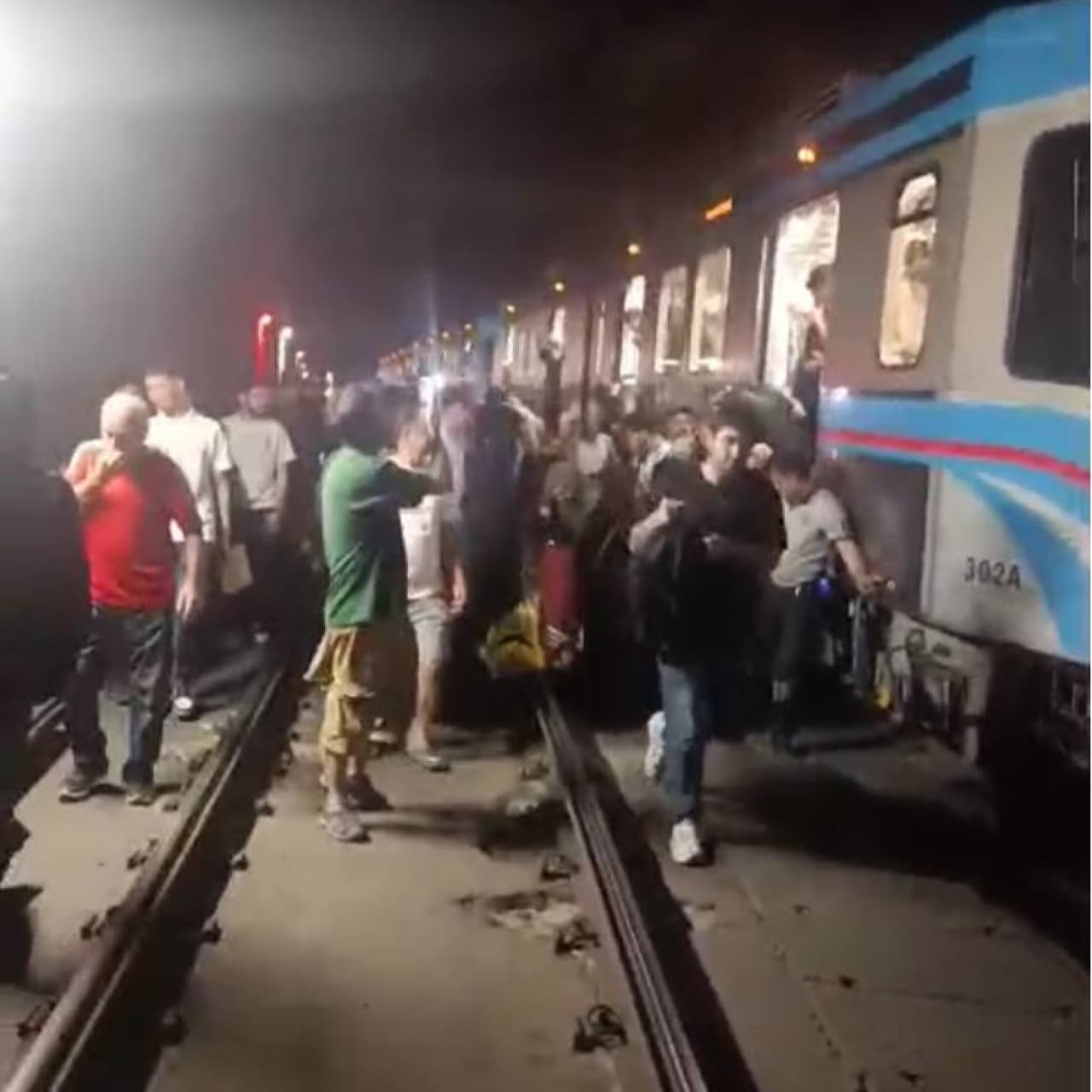 Yangın tramvay seferlerini durdurdu
