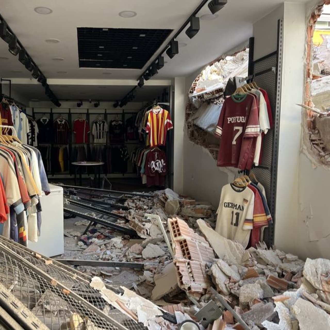 Güngören’de yıkım kabusu! 2 bina tahliye edildi