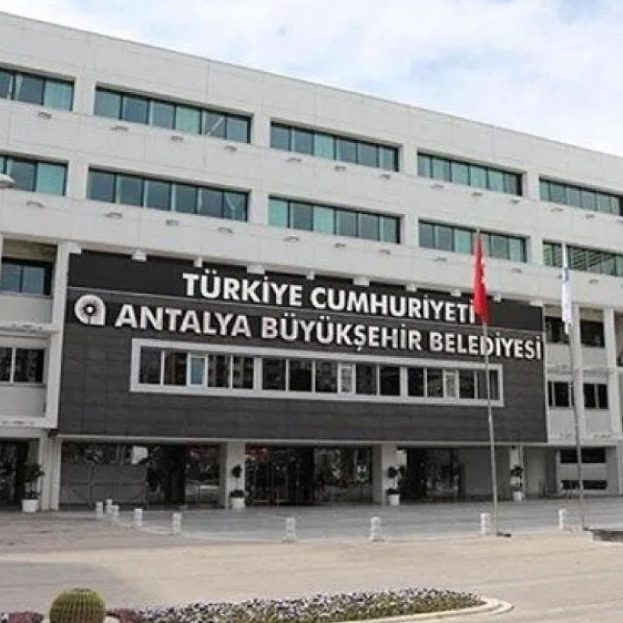 Antalya Büyükşehir'de operasyon: 10 gözaltı