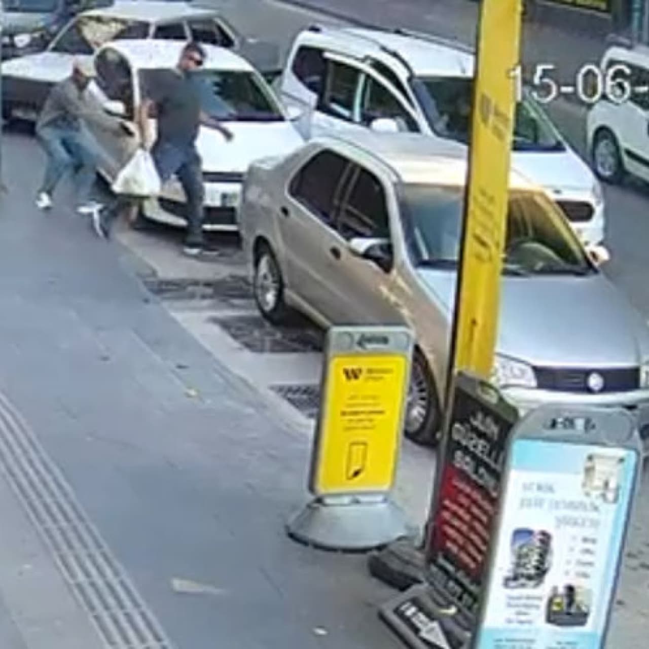 Eşi araçta bekliyordu... Pastane çıkışı kurşun yağmuru!