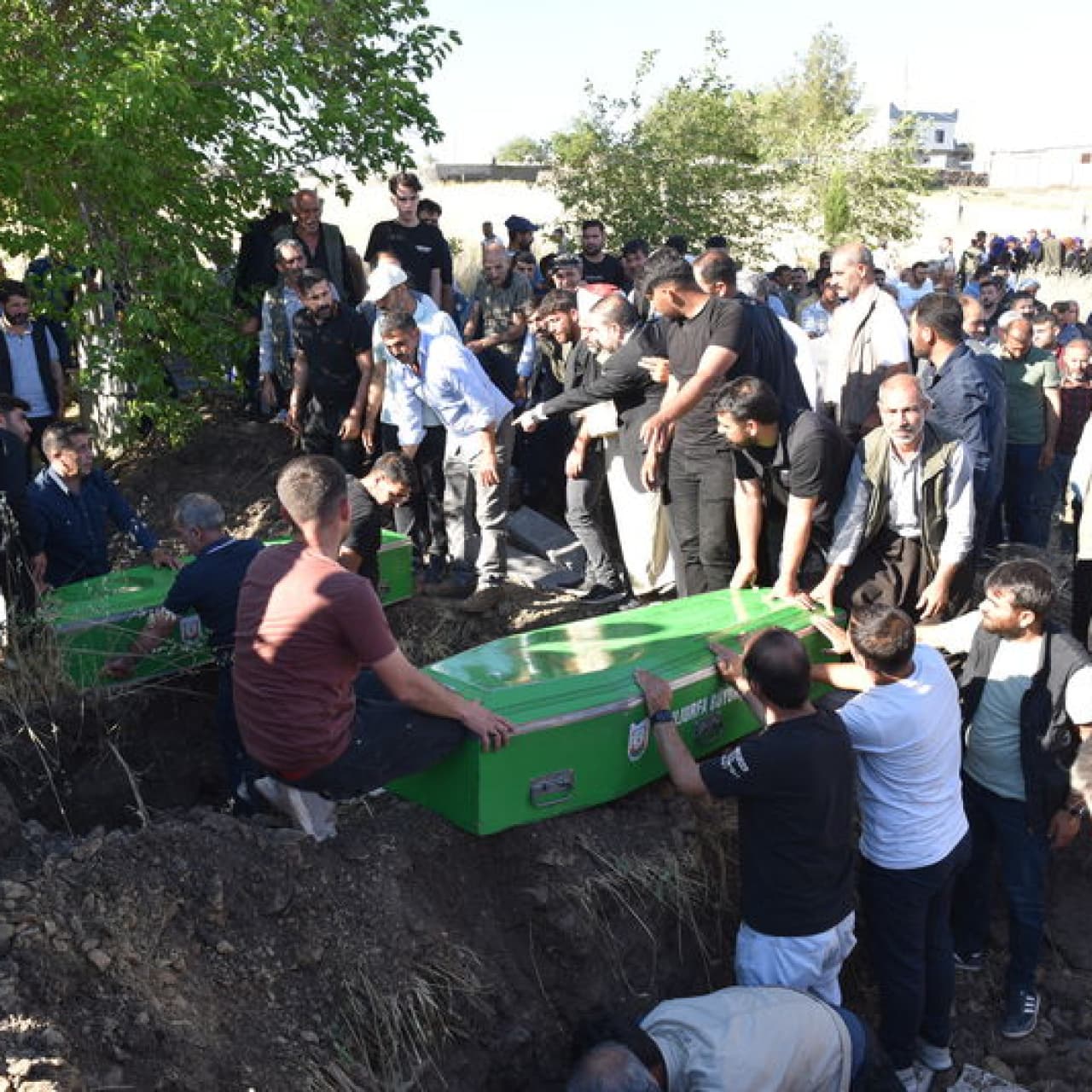 4, 5 ve 12 yaşındaydılar... 3 kardeş yan yana toprak oldu!
