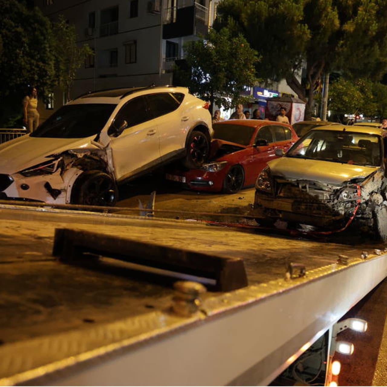 Park halindeki araçlara çarptı... Kalp krizi geçiriyordu!