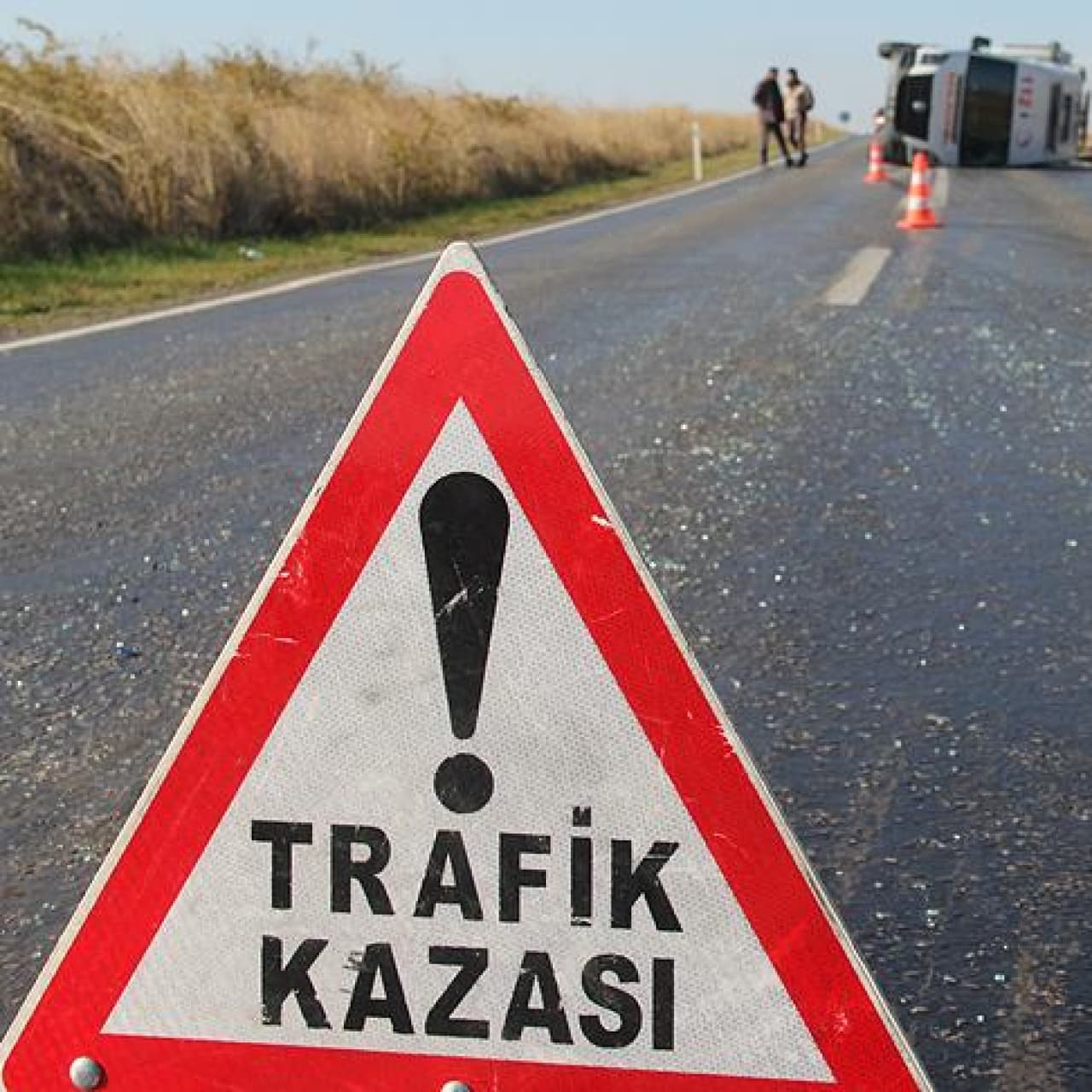 Kanala düşen araçta 2 kişi can verdi
