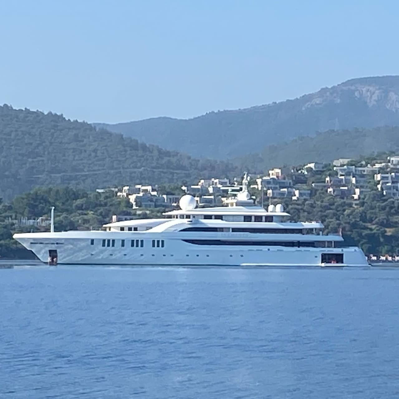 Mega yatlar Bodrum'a demir attı