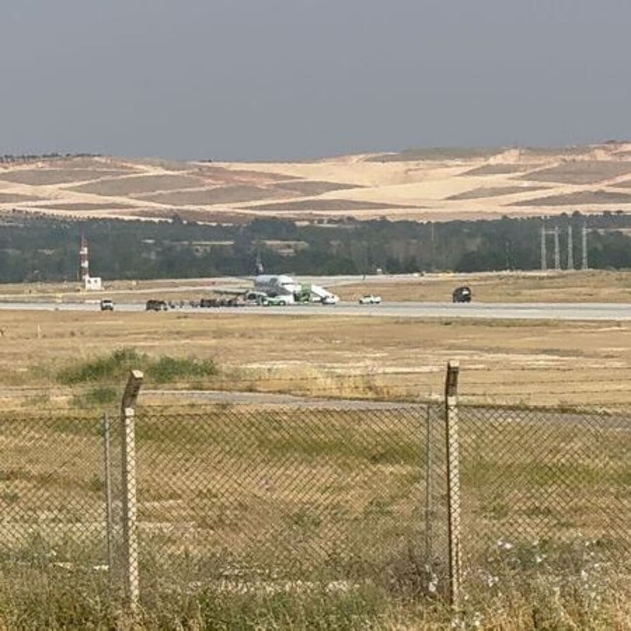 Uçağın iniş takımları arızalandı