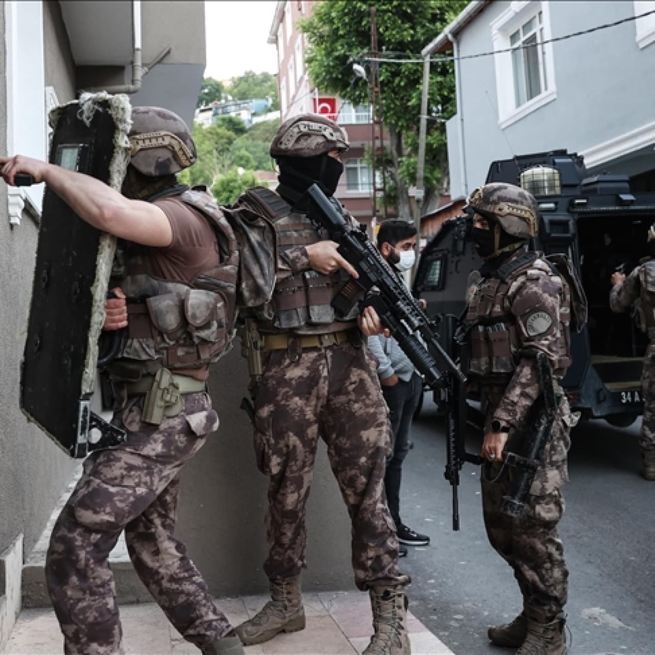 DHKP-C operasyonu: 24 gözaltı