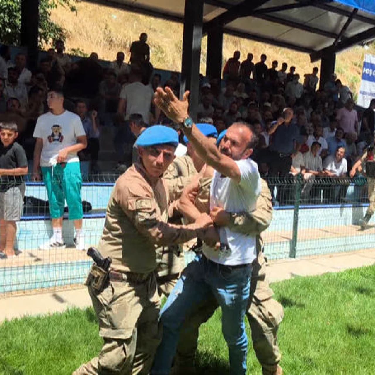 Kahramanmaraş'ta olaylı güreş festivali!