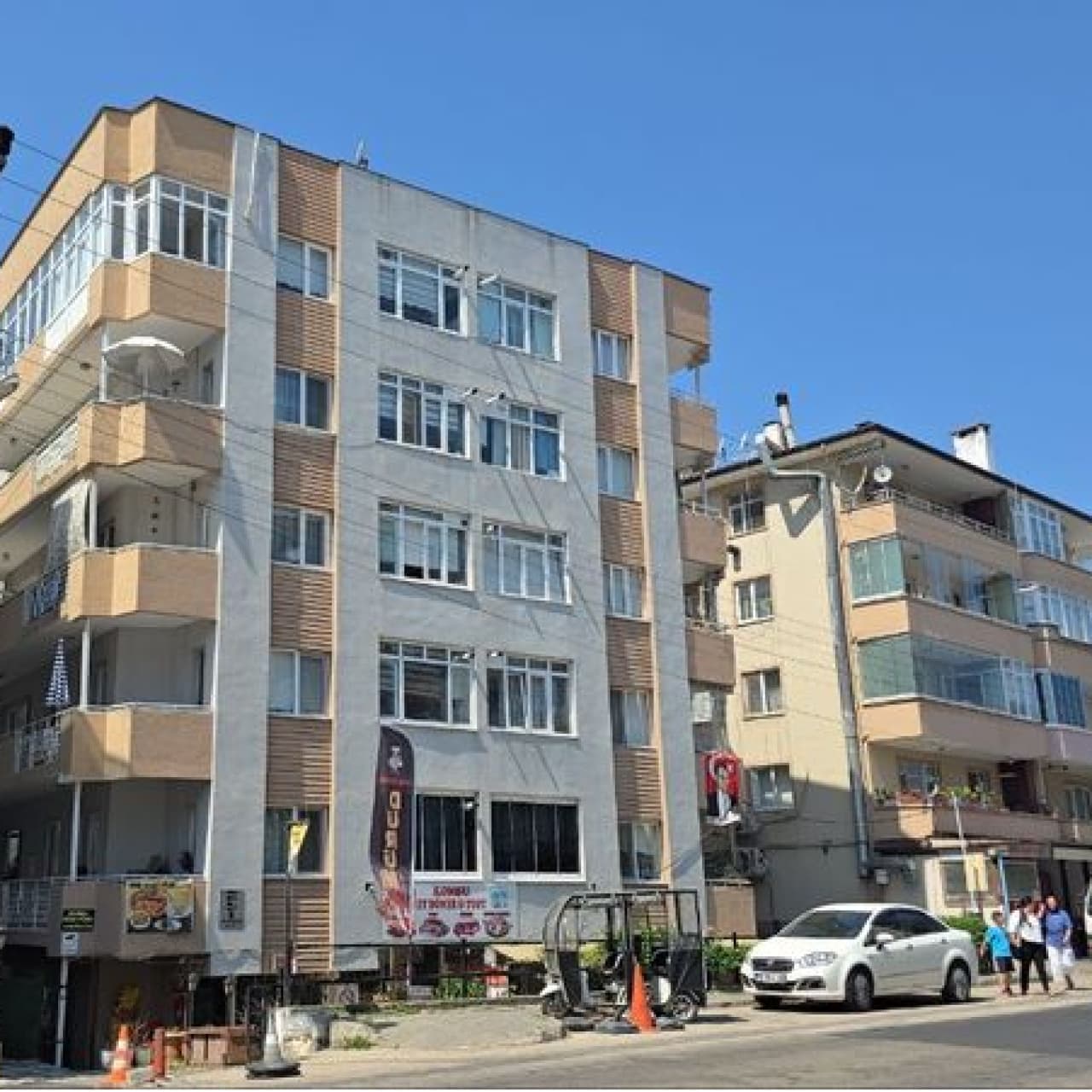 Engelli yaşlı adam eşini banyoda boğazı kesilmiş halde buldu!