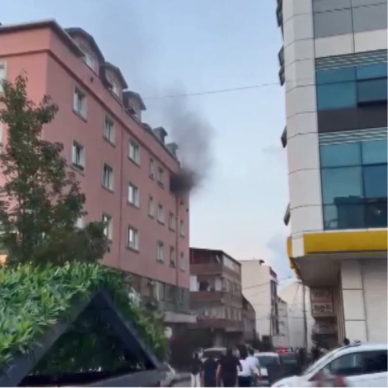 Havalandırmadan giren eşi, evi yaktı!