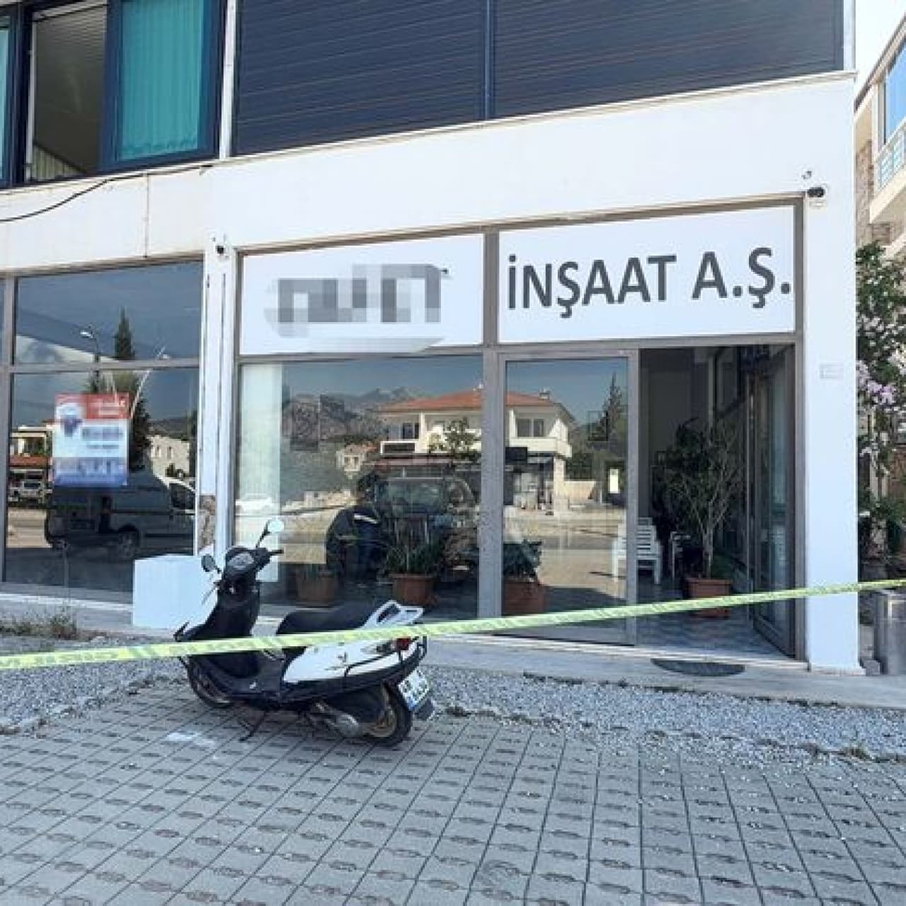 İş insanı silahla vurulmuş halde bulundu