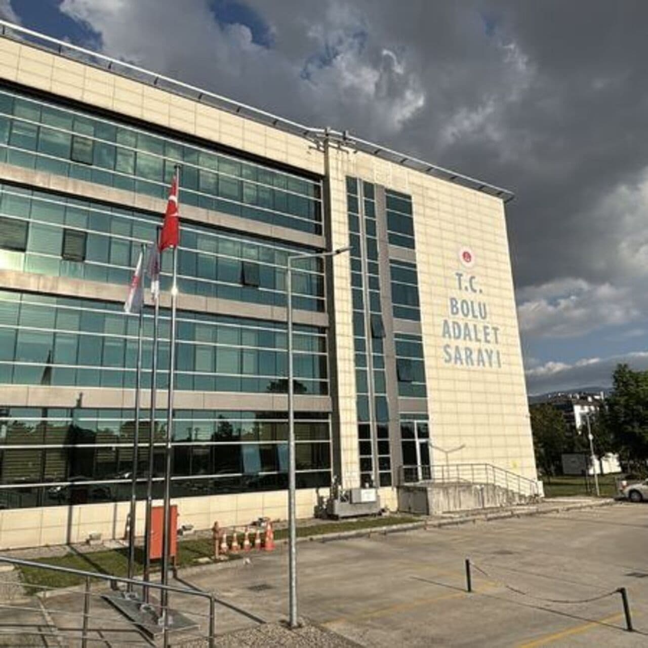 Bolu Belediyesi’ne ‘zimmet’ operasyonu
