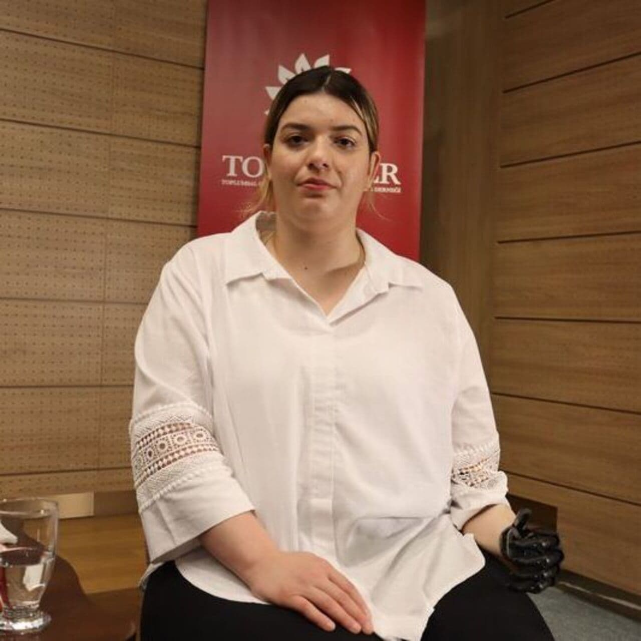 Hayali kızının saçını taramak
