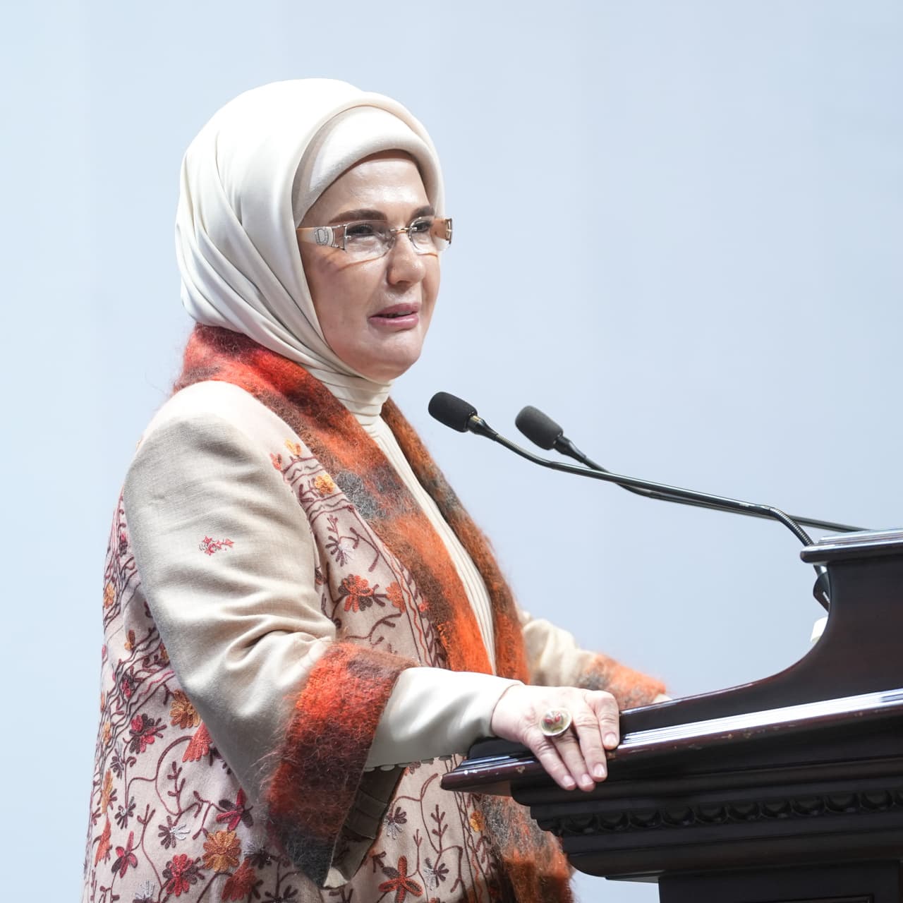 Lider eşlerini ağırlayacak 