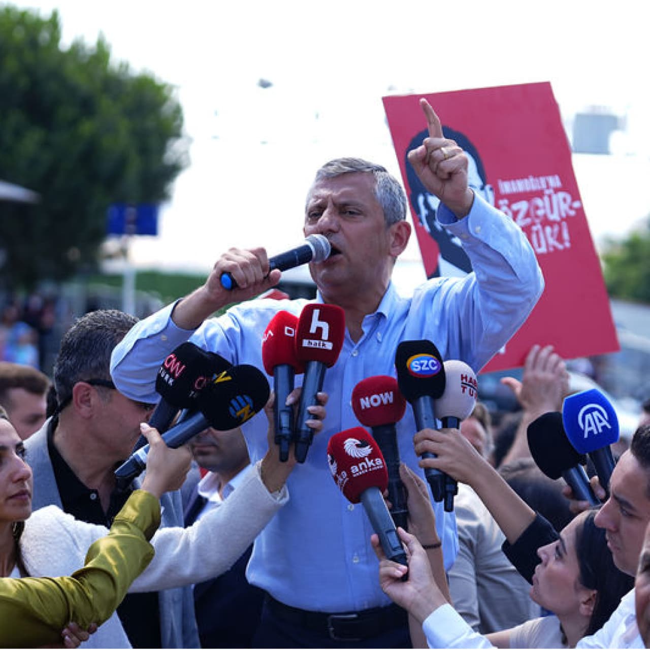 Özgür Özel, duruşmaların ardından Silivri'de konuştu
