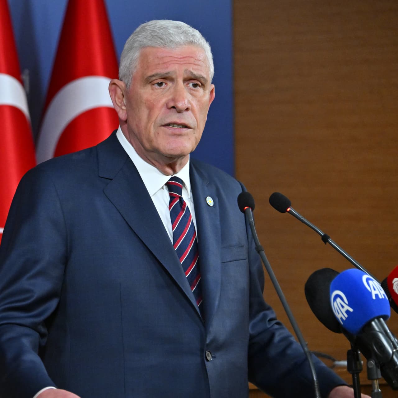 "O gece devletine sahip çıkanları selamlıyorum" 