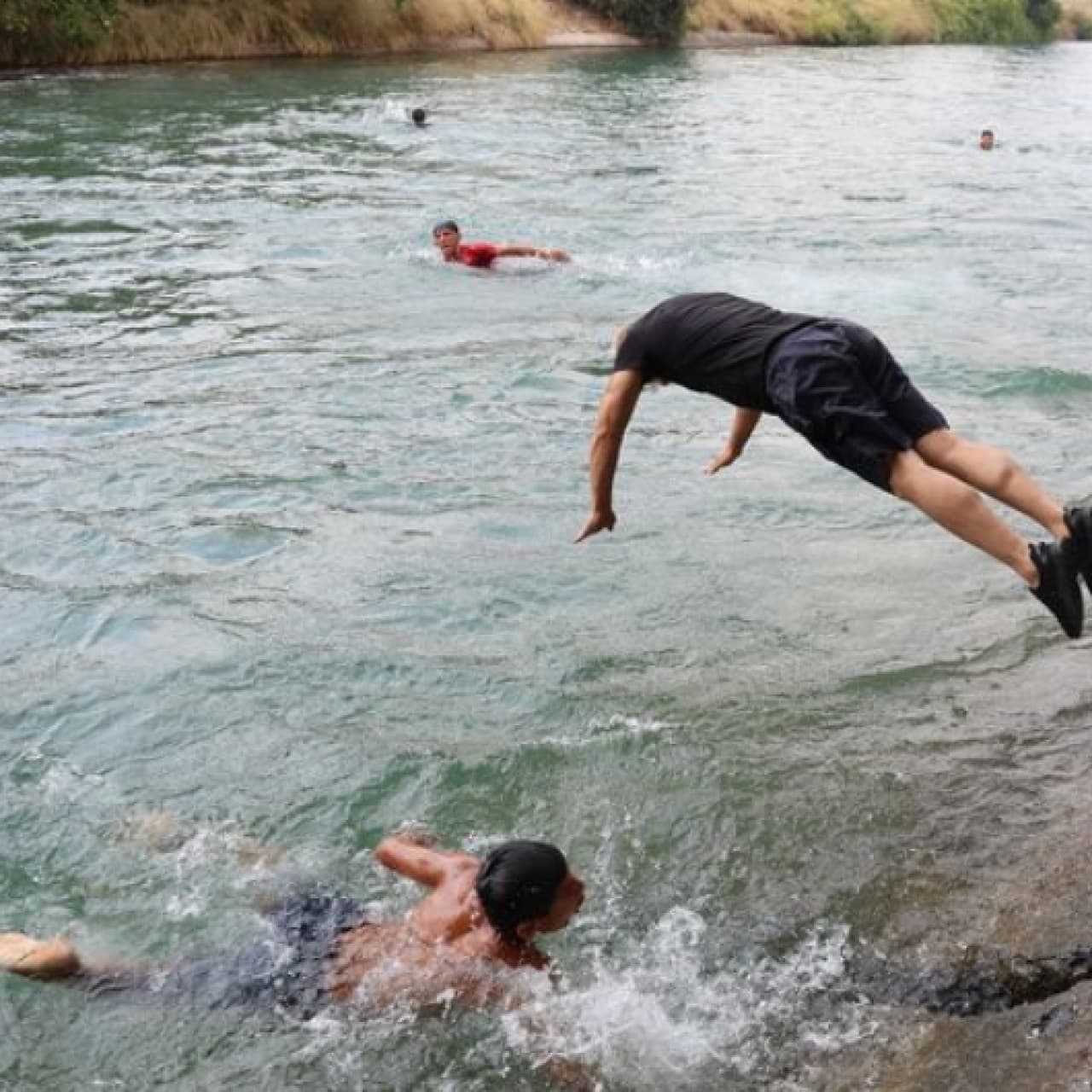 Mahalleli "cankurtaran" ekibi kurdu