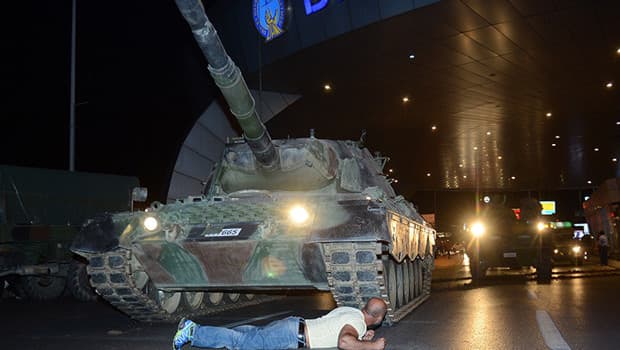 Dört bir yanımız kahramanlık destanı: 15 Temmuz gecesinin kritik noktaları