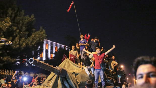 Türkiye'nin ateşten gecesi: Dakika dakika milletin zaferi... 15 Temmuz 2016