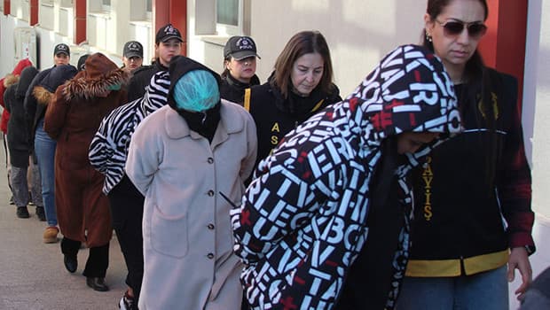 Devleti milyonlarca lira zarara uğrattılar! Dublörlü şebekeye operasyon: 69 gözaltı