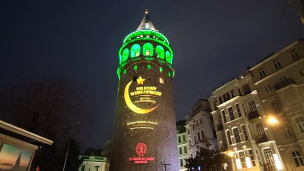 Galata Kulesi'nde Ramazan aydınlatması