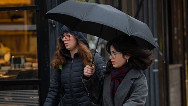 Kuvvetli yağış ve fırtına uyarısı: Yarına dikkat! Meteoroloji bölge bölge açıkladı | İstanbul'a yeniden kar geliyor mu?