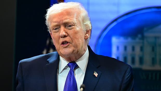 Trump'tan küresel vergi kararı: Yüzde 10'dan yüzde 15'e çıkarıyorum