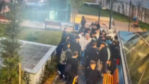 Kavgayı ayırmak isterken 6 yerinden bıçaklanmıştı: Aileye tehdit mesajları atan 3 kişiye gözaltı