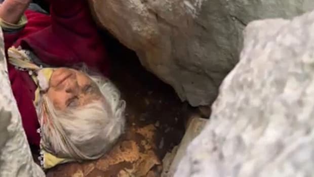 Hayvan otlatmaya çıkıp kayboldu, kayalıklardaki yarığa düşüp halde bulundu