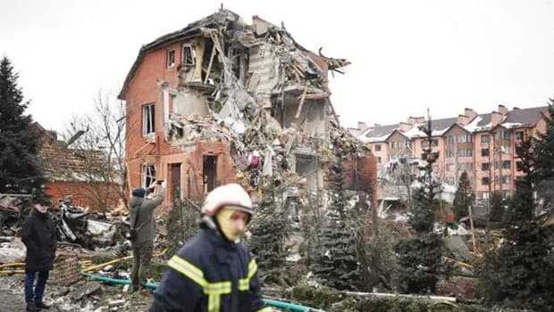 50 füze 300 dron… Rusya Ukrayna’nın yine enerjisini vurdu