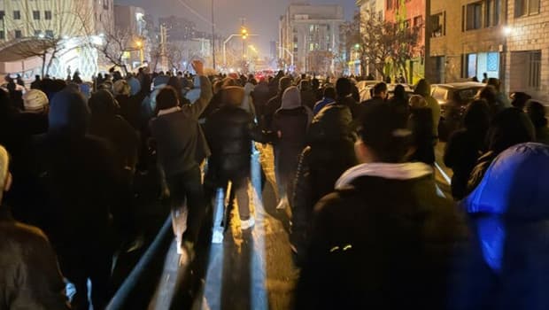 İran'dan eylemci öğrencilere 'kırmızı çizgi' hatırlatması