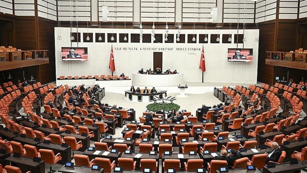Sosyal medya ve doğum izni düzenlemesi Meclis'e sunuldu... İşte tüm detaylar