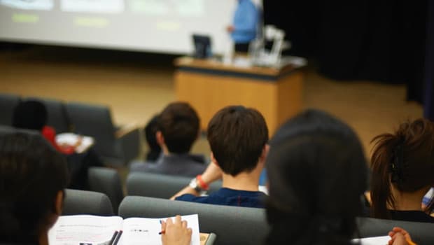Yapay zekâ üniversiteleri değiştiriyor: Sorun sadece kopya çekmek değil