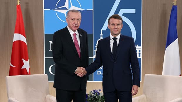 Cumhurbaşkanı Erdoğan, Fransa Cumhurbaşkanı Macron ile görüştü... İran'da müzakere vurgusu