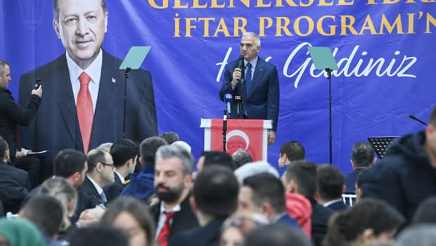 Baba Ocağı İbradı’da vefa buluşması! Bakan Ersoy hemşehrileriyle geleneksel iftar sofrasında bir araya geldi