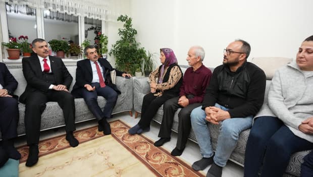 Bakan Tekin ve Bakan Çiftçi'den Fatma Nur öğretmenin ailesine taziye ziyareti