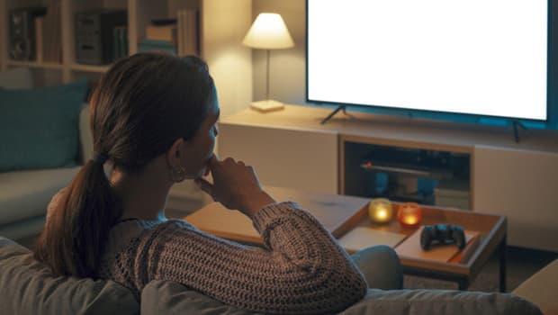 Türkiye'de televizyonun tahtı sallanmıyor: Hanelerde günlük 6 saat TV izleniyor! Diziler yine zirvede