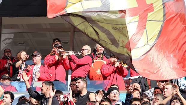 Eskişehirspor tribünlerinden, İspanya'ya selam!