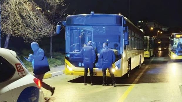 Alkollü şoförü yolcular yakaladı