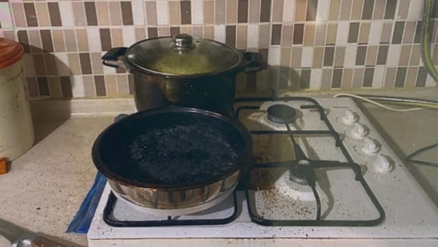 Manisa'da korkunç olay! Ocakta unuttuğu yemek yandı, dumandan etkilenerek hayatını kaybetti