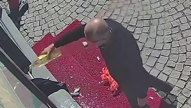 Bunu yapan bir eczaneci! Ayçiçek yağı ile dehşet saçacaktı, yoldan geçen vatandaşın uyarısı durdurdu