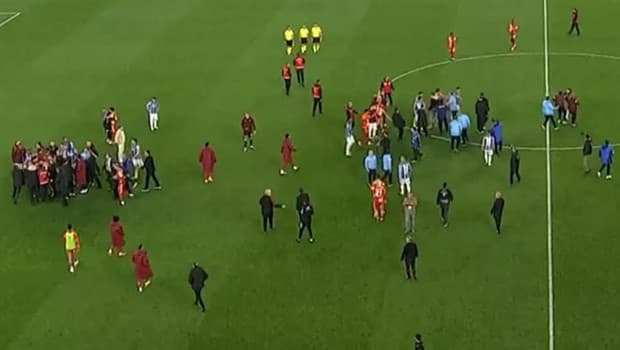 Trabzon'da maç sonu olay çıktı, Abdülkerim Bardakcı kırmızı gördü!