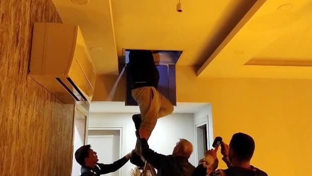 19 yıl hapisle aranan firari hükümlü saklandığı tavan arasında yakalandı! Merdivenle indirildi